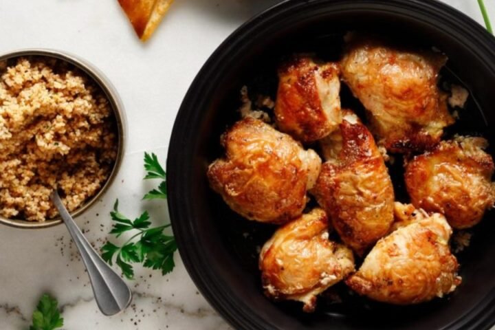 Συνταγές | Κοτόπουλο με κάρυ, γιαούρτι και δυόσμο