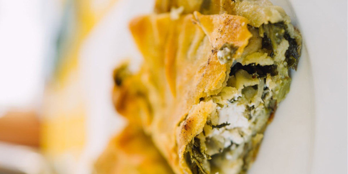 Στριφτή χορτόπιτα με φέτα